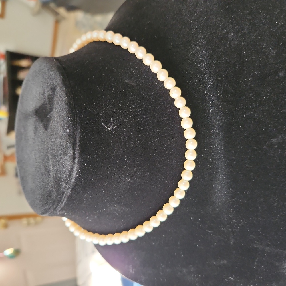 Elegant Cream Pearl Necklace
